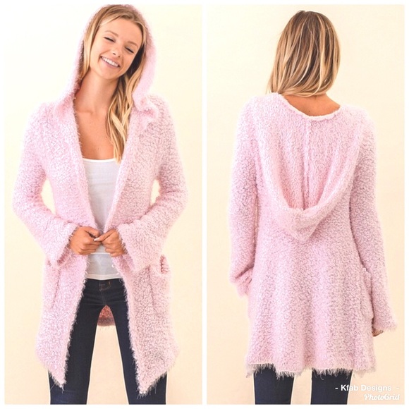 Sweaters - 🛍 LAST 1! Fuzzy Popcorn Pocket Sweater w/Hoodie!